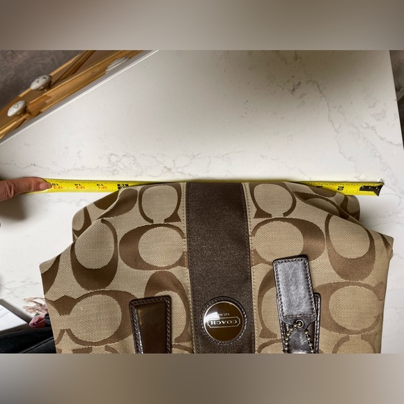 GUC,  Coach Large Brown 'C' Hand Bag, very spacious! - Picture 10 of 12